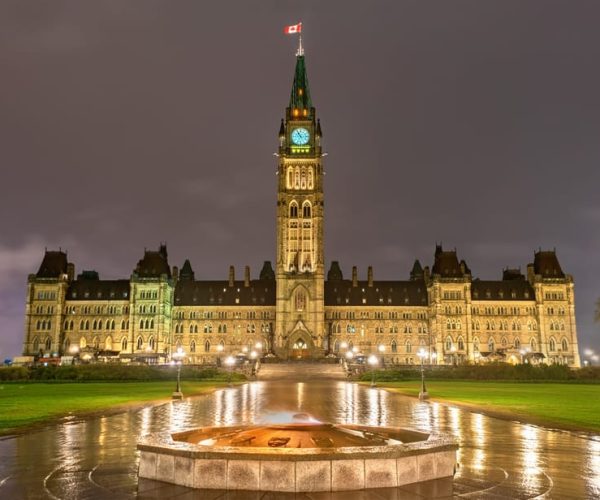 Ottawa: Small Group Night Tour w/River Cruise & Light Show – Ottawa, Canada