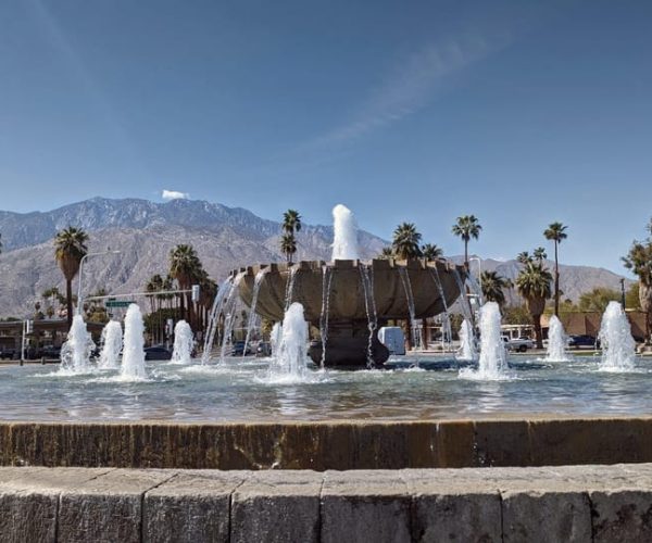 Palm Springs: Self-Guided Scavenger Hunt Walking Tour – Palm Springs, California