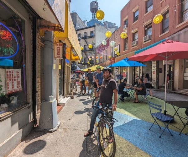 Radical Cycling Tour Across the Brooklyn & Manhattan Bridges – New York City, New York