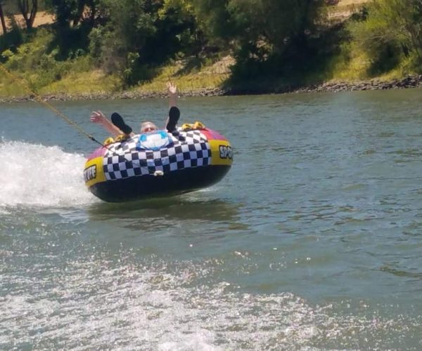 Sacramento: Half Day Private Tubing Excursion – Sacramento River, California