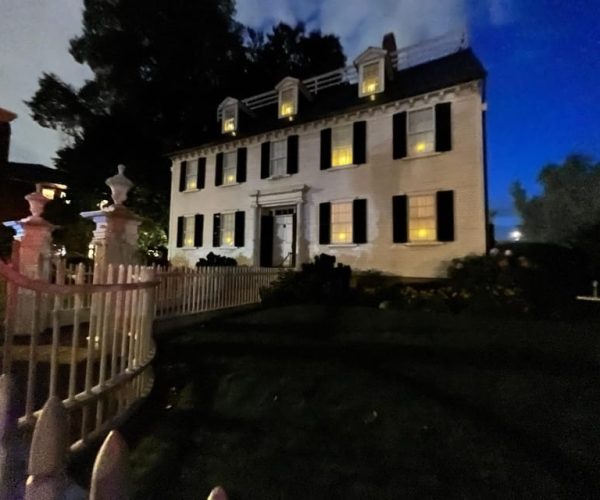 Salem: Ghost Tour with Ghost Hunting Gear in Old Salem – Salem, Massachusetts