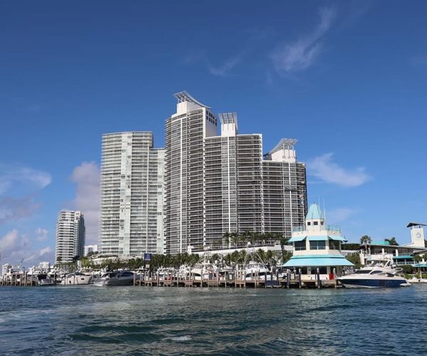 Sightseeing Cruise from Bayside Marketplace with Video – Miami, Florida