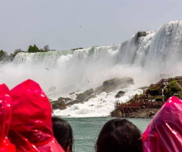 Toronto: Niagara Falls Tour with Skip-the-Line Boat Cruise – Niagara Falls, Canada