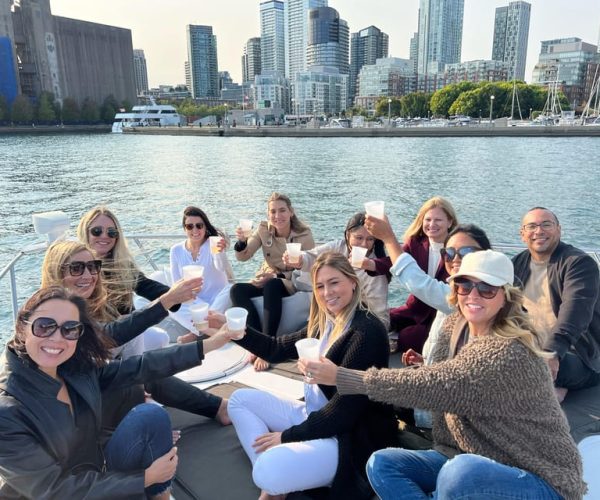 Toronto: Private Luxury Yacht Sightseeing Cruise & Prosecco – Toronto, Canada