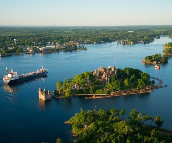 Ultimate 1000 Islands Sightseeing Breakfast Tour – Boldt Castle, New York