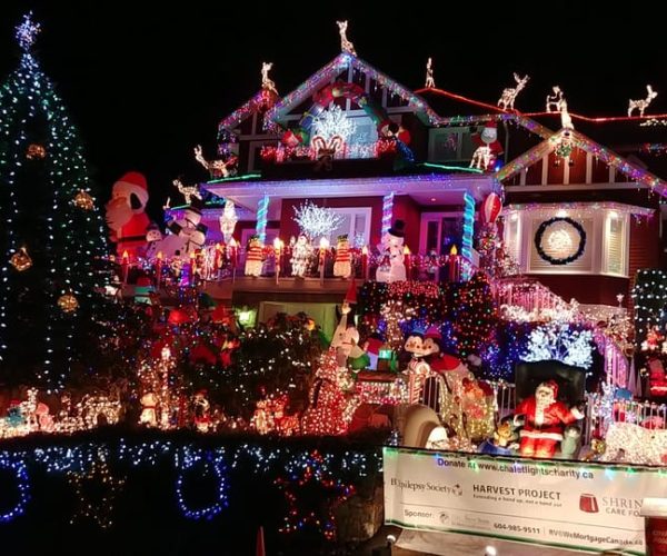 Vancouver: Christmas Tour with Light Festival Entrance – British Columbia, Canada