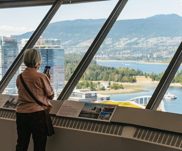 Vancouver: Entry Ticket for the Vancouver Lookout – British Columbia, Canada