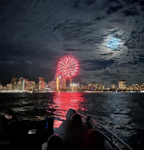 Waikiki: Firework Boat Cruise – Honolulu, Hawaii