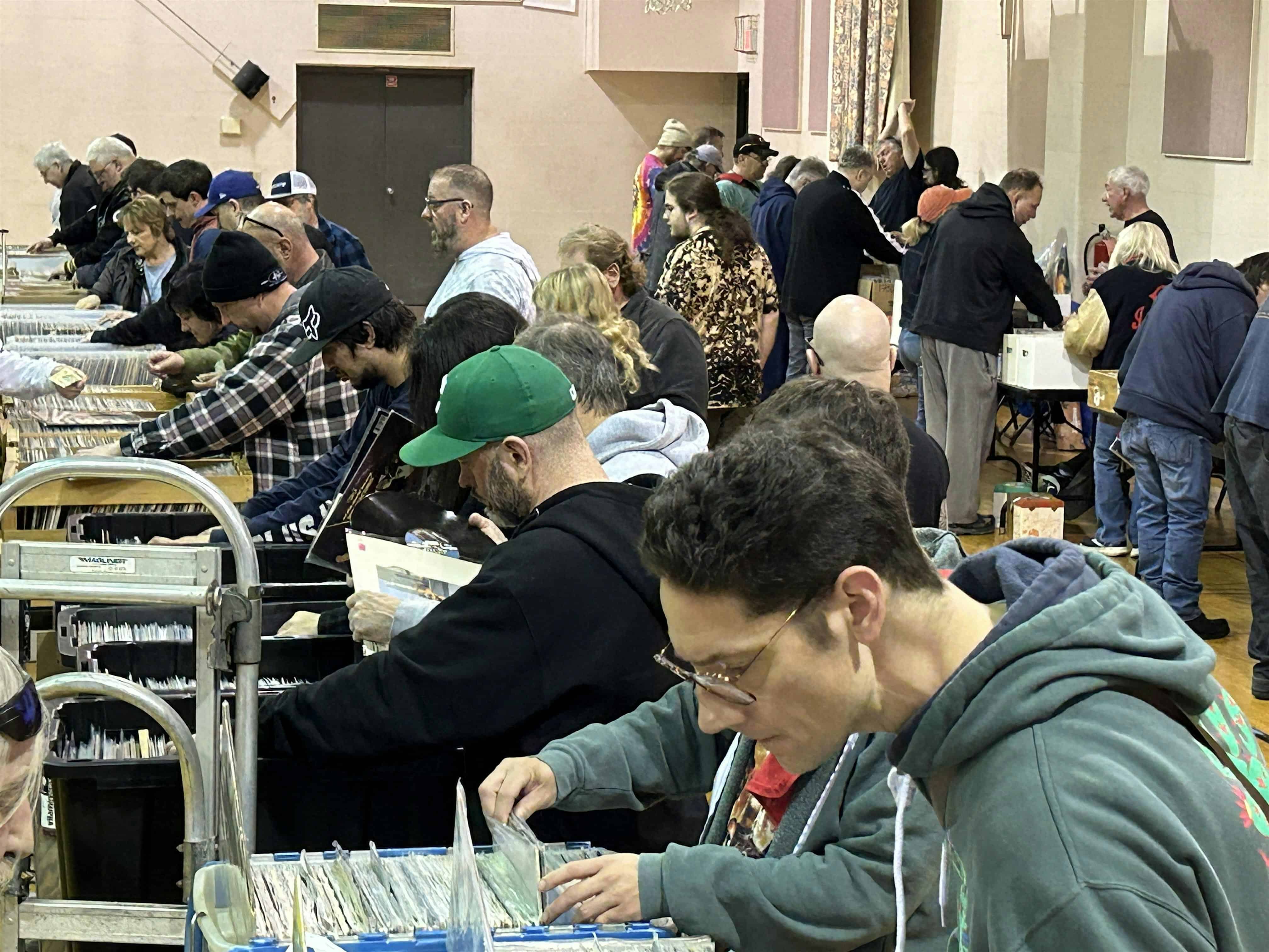 The Cleveland Record Riot! More than 15,000 LPs for sale! @Broadview Hgts – Broadview Heights, OH