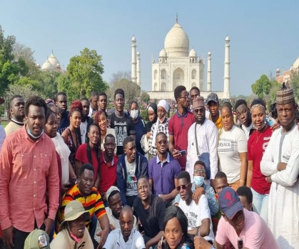 Agra: Taj Mahal Guided Tour with Lunch at 5-Star Hotel – Uttar Pradesh, India