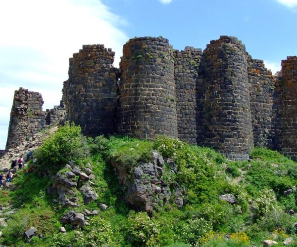 Armenia: Amberd, Alphabet Alley and Saghmosavank Day Trip – Aragatsotn Province, Armenia