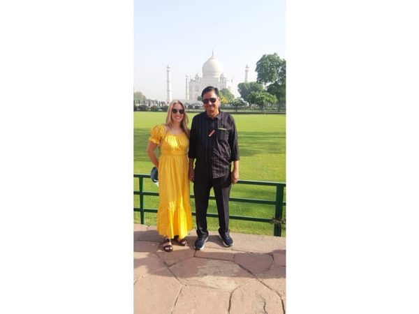 From Agra Hotel: Sunrise Taj Mahal Tour (All Inclusive) – Uttar Pradesh, India