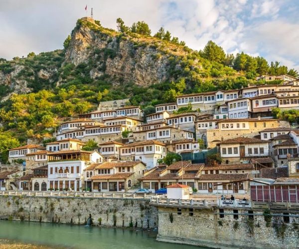 From Tirana: Berat City UNESCO Heritage and Belshi Lake Tour – Muzeu Kombëtar Ikonografik Onufri, Albania