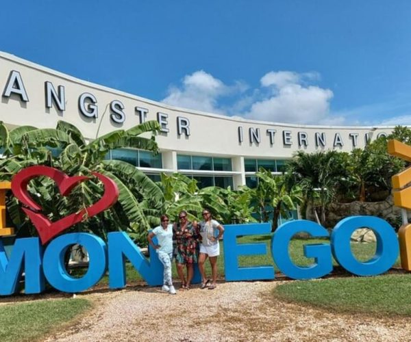 Montego Bay: Private Airport Transfer to Hotels – Cornwall County, Jamaica