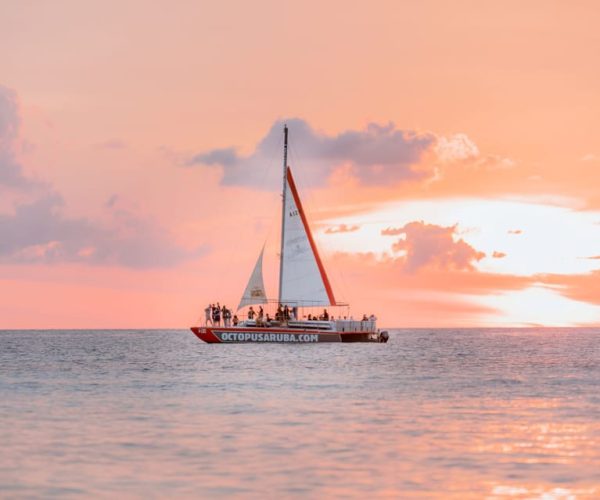 Noord: Happy Hour Sunset Cruise – Aruba Region, Aruba