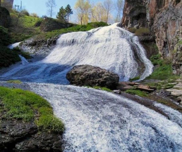 Private tour to Jermuk and Shaki waterfalls – Vayots Dzor Province, Armenia