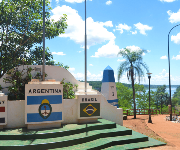 Puerto Iguazu: Hito Tres Fronters and La Aripuca City Tour – Misiones, Argentina