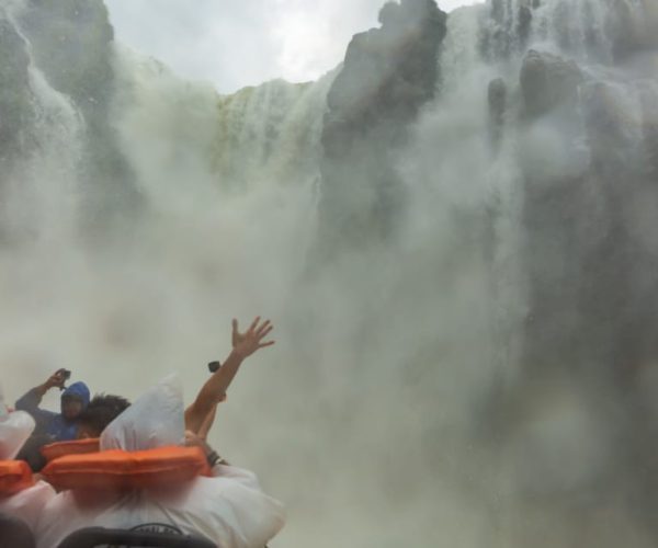 Puerto Iguazu: Iguazu Falls Boat Tour and Gran Aventura – Misiones, Argentina