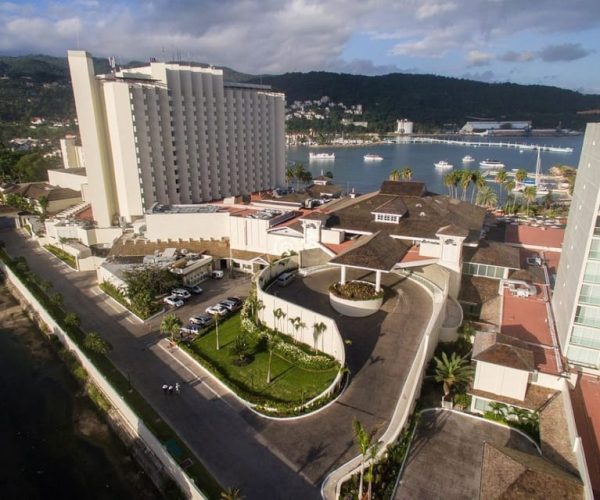 Sangster Airport (MBJ): Shared Transfer to Ocho Rios Hotels – Montego Bay, Jamaica