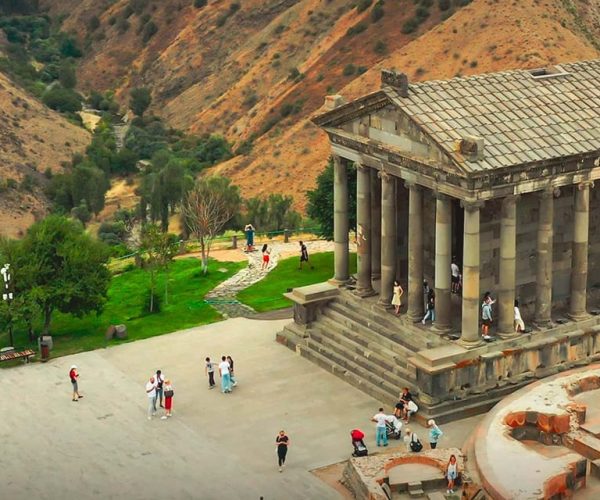 Temple de Garni et monastère de Geghard : Visite privée – Ararat, Armenia