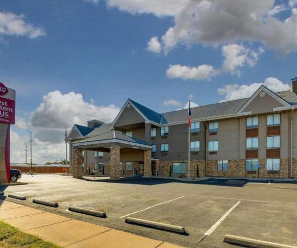 Best Western Plus Riata Hotel – Brownwood, Texas