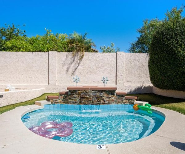 Chic Desert Retreat – Lush Spa Pool – Mini Golf – Arizona,