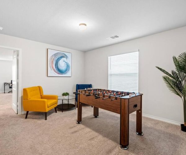 Fort Worth home w Foosball, fully stocked kitchen – Fort Worth, Texas