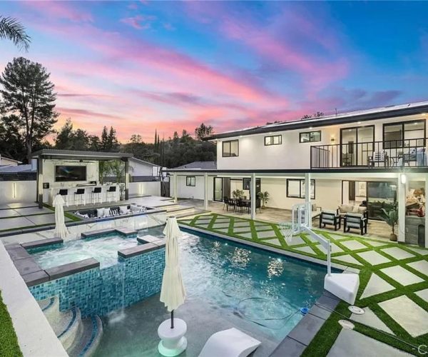 Luxurious Villa in Woodland Hills – Los Angeles, California