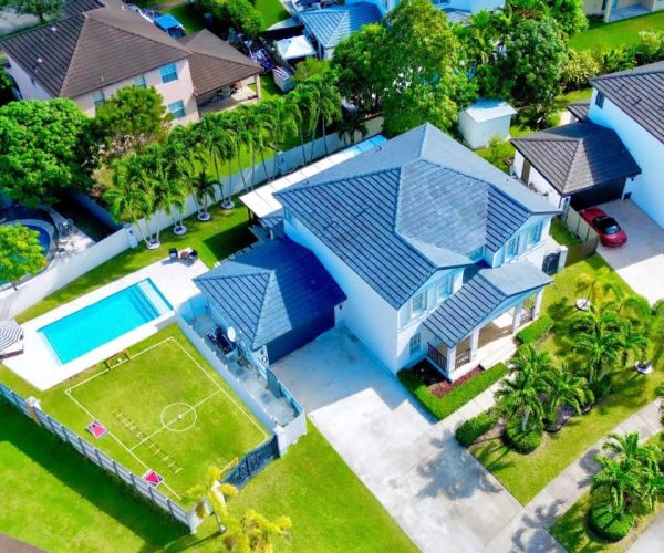 Miami Luxury Villa Heated Pool & Pool Table 5BD 4BR – Miami, Florida