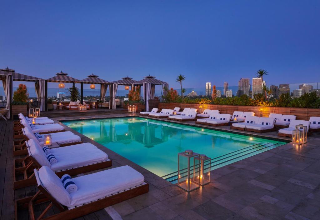 Looking for Four & Five Star Hotels in Los Angeles