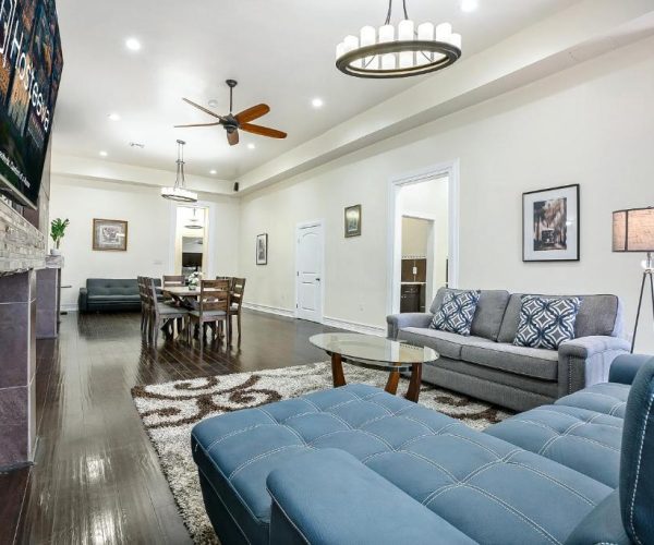 Stylish 4BR condo in Downtown by Hosteeva – New Orleans, Louisiana