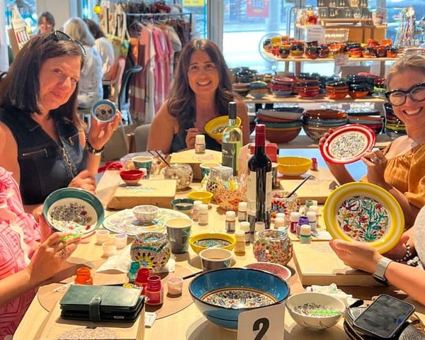 Brisbane: Ceramic Plates & Bowls Paint and Sip Classes – Queensland, Australia