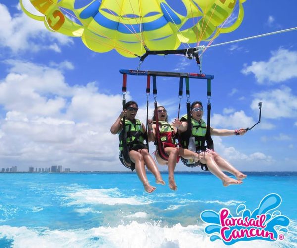 Cancun: Parasailing over Cancun Bay – Quintana Roo, Mexico