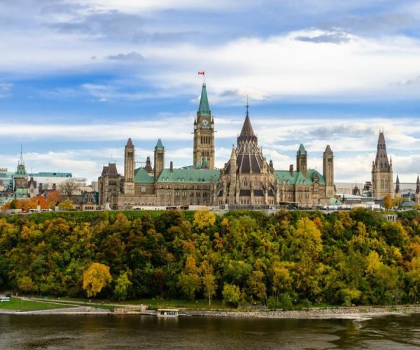 Captivating Ottawa Walk: Historic and Cultural Highlights – Ontario, Canada