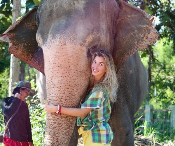 Chiang Mai: Elephant Sanctuary Guided Tour in Spanish – Chiang Mai Province, Thailand