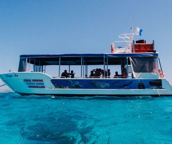 Coral Bay Glass-Bottom Boat Tour – Western Australia, Australia