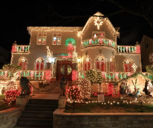 Dyker Heights: Christmas Lights Tour – New York City, New York