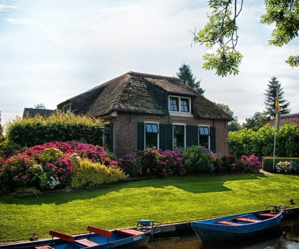 From Amsterdam: Private Sightseeing Tour to Giethoorn – North Holland, Netherlands