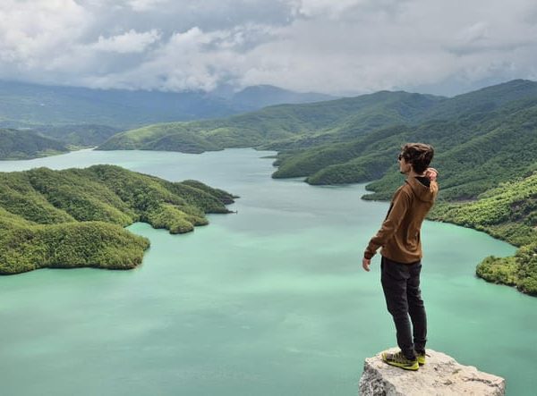 From Tirana: Bovilla Lake Hiking Tour & Professional Photos – Tirana County, Albania