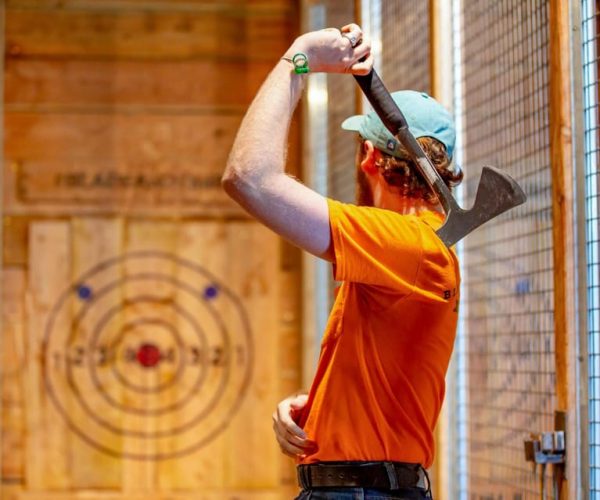 Honolulu: Blade & Timber Axe Throwing – Hawaii, United States