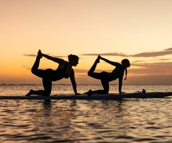 Honolulu: Sunset SUP Yoga Class – Hawaii, United States