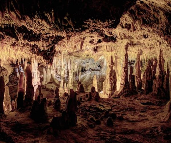 Mallorca: Half-Day Hams’ Caves Tour with Pearl Shop Visit – Balearic Islands, Spain