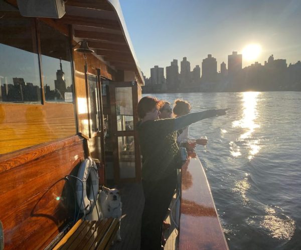 NYC: Urban Wildlife Sunset Tour of the East River – New York City, New York