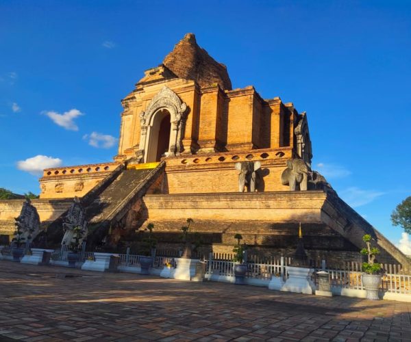 Old Chiangmai city & temples walking tour: (3 hours/1.7 km.) – Chiang Mai Province, Thailand