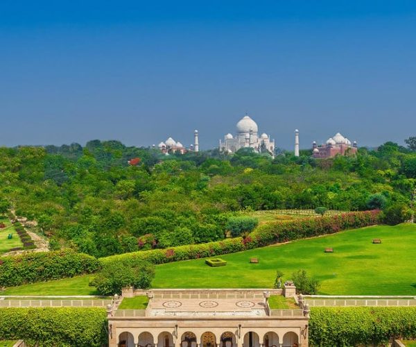 Overnight Taj Mahal Tour with Fatehpur Sikri – Uttar Pradesh, India