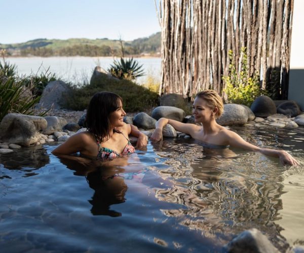 Rotorua: Lake View Private Pools Experience – North Island, New Zealand