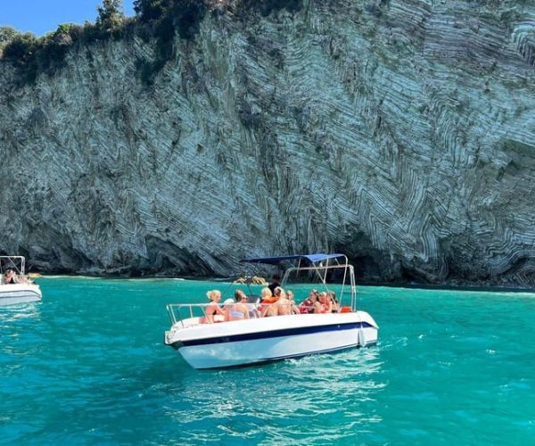 Sarande: Private Boat Tour to Krorez & Shipwreck with Wine – Vlorë County, Albania