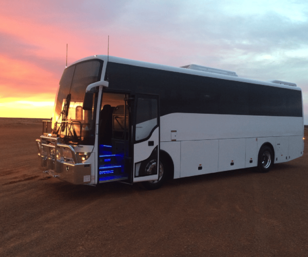 Uluru to Alice Springs or Alice to Uluru 1-Way Luxe Transfer – Northern Territory, Australia