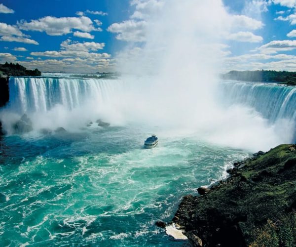 Visit Niagara Falls with bus ticket from/to Hamilton Airport – Ontario, Canada