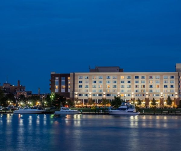 DoubleTree by Hilton Bay City – Riverfront – Bay City, Michigan